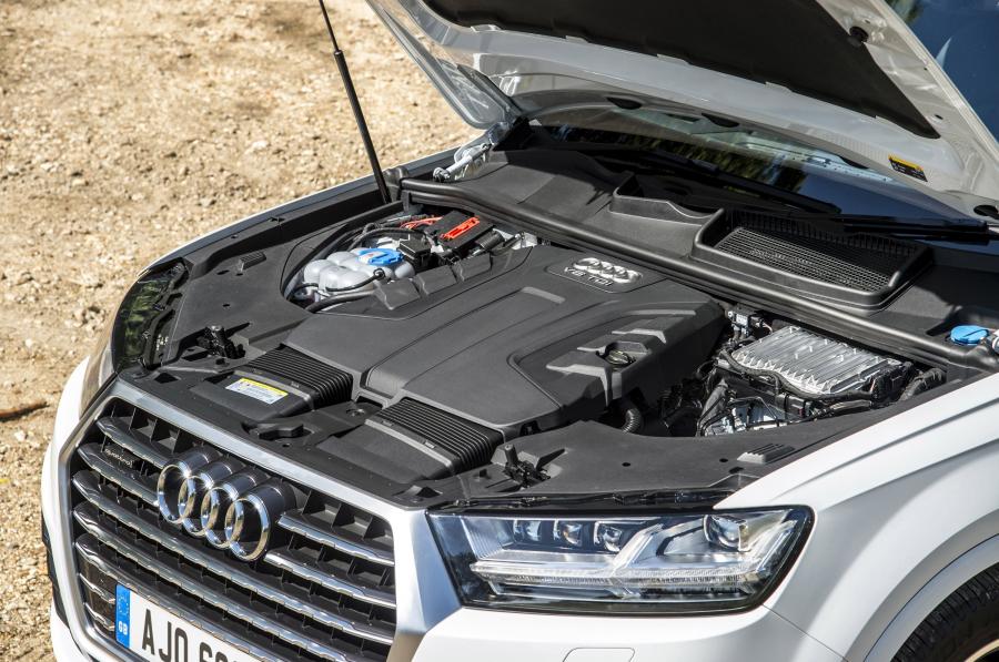Моторный отсек Audi Q7 TDI Quattro S-Line (4M) 2015 года  (UK) (фото 20 из 40)
